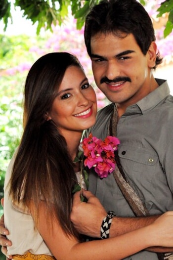 El actor admitió que conservó el bigote del personaje por tres meses tras finalizar el rodaje de la telenovela, llegando a sentir cierto grado de despersonalización al retirarse el bigote frente al espejo - crédito Colprensa