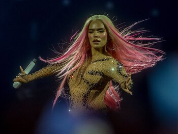 La cantante Karol G durante