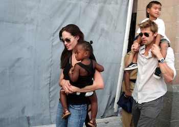 Tres hijos de Brad Pitt iniciaron trámites para dejar el apellido paterno y una audiencia por el caso de Zahara Jolie quedó fijada para el 28 de septiembre en Los Ángeles (AP)
