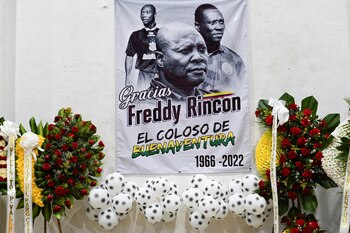 A sign reading "Thank you Freddy Rincon, the colossus of Buenaventura" is seen during the wake of former Colombian soccer player Freddy Rincon, who died after a car accident, at the Roberto Lozano Battle Coliseum in Buenaventura, Colombia April 14, 2022. REUTERS/Ever Mercado NO RESALES. NO ARCHIVES