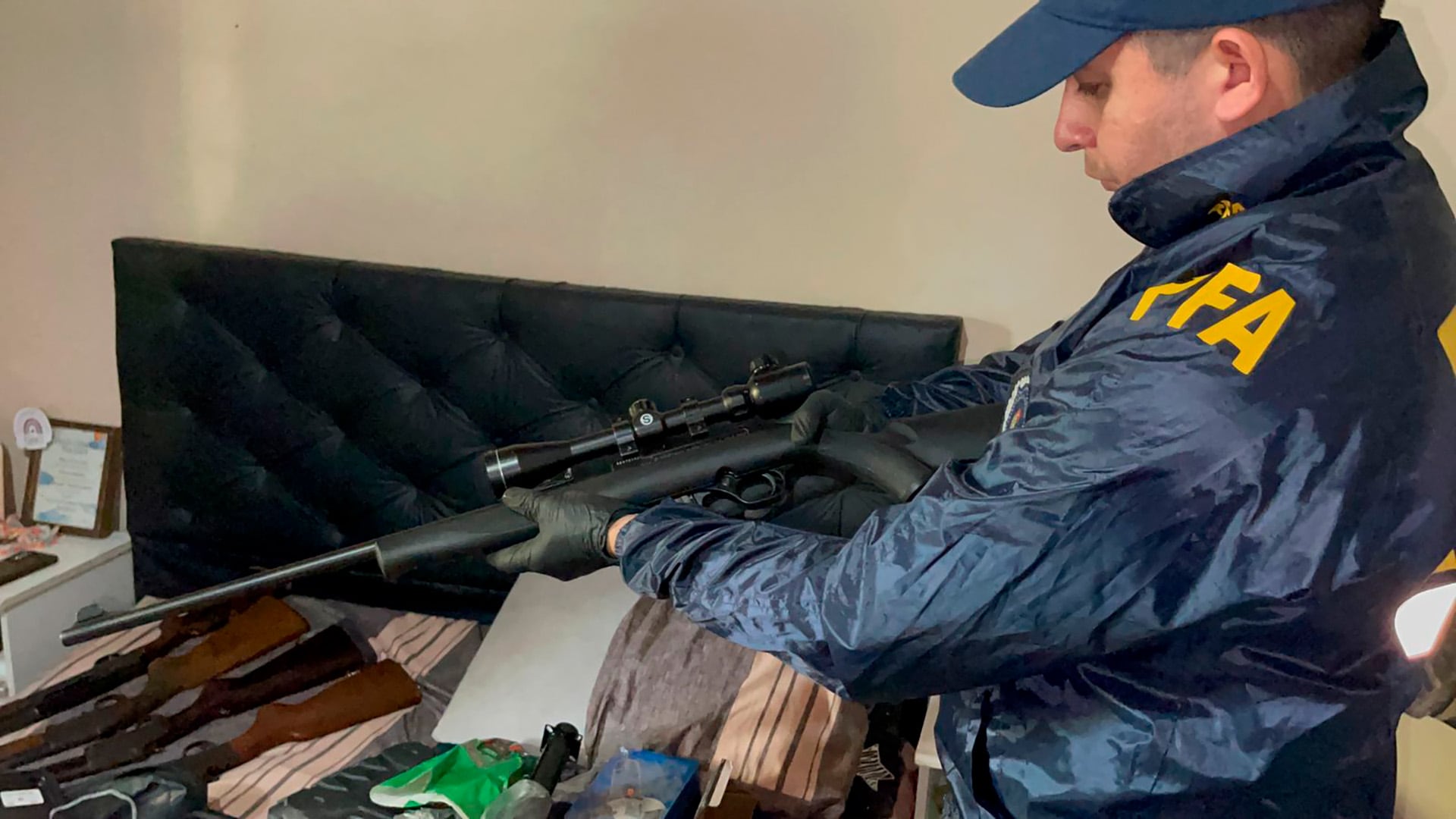 La PFA halló ocho escopetas y un rifle