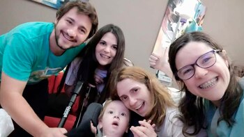 Luciana junto a Lorenzo y