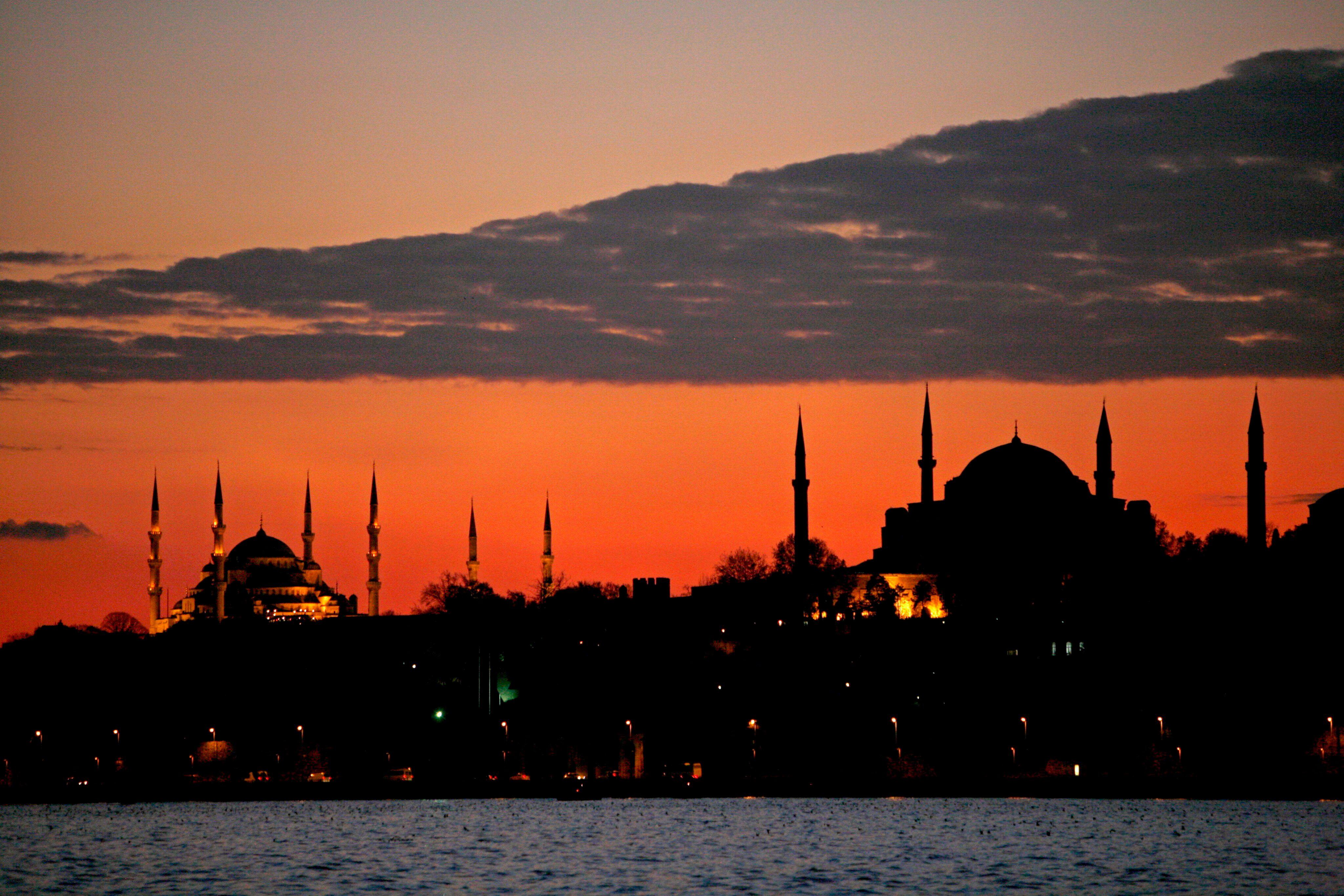 Estambul (antigua Constantinopla), en una imagen de archivo. (EFE/Tolga Bozoglu)