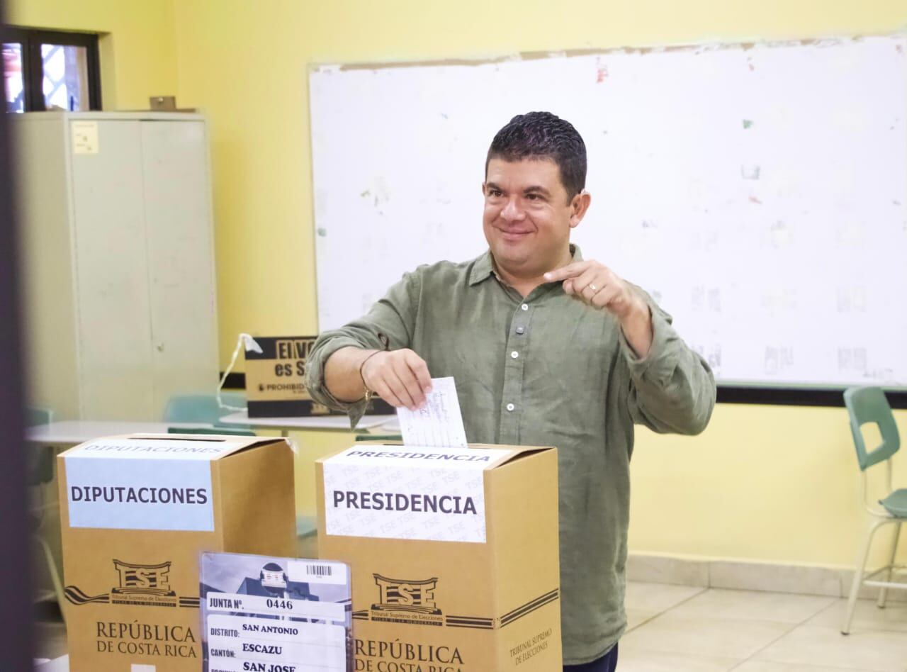 Liberacionista emitió su voto después de haber participado en desayuno familiar y de una misa