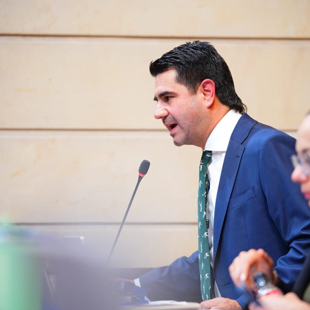 Simón Molina negó haber ejercido presiones, ofrecido beneficios o intentado manipular a testigos (@simonmolinag/X)