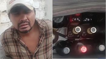 Primer plano de un hombre con gorra y camisa a cuadros, y a la derecha, botellas oscuras de licor con tapas dentro de una bolsa