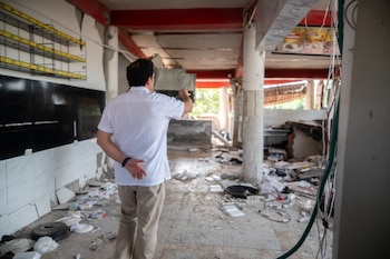 El ministro Rodrigo Lara visitó un colegio en Unión Panamericana, Chocó, que evidencia daños estructurales y colapsos parciales derivados del sismo - crédito @Rodrigo_Lara_/X