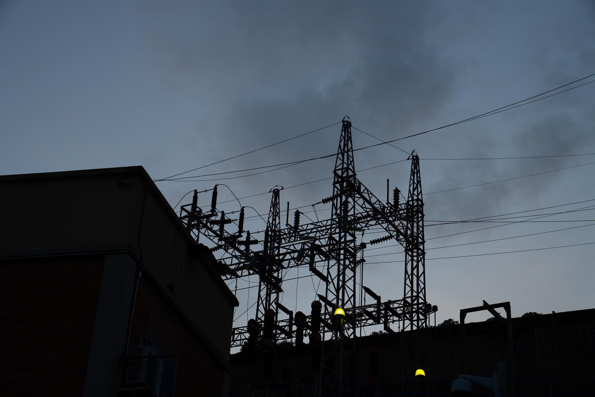 El objetivo es garantizar un suministro eléctrico más confiable y eficiente, especialmente durante los picos de demanda