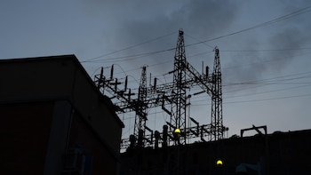 Mega baterías: el Gobierno licitó centrales de almacenamiento de energía que buscan evitar cortes de luz en el interior