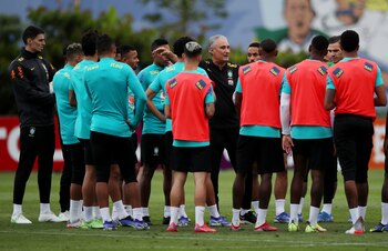 Soccer Football - World Cup - South American Qualifiers - Brazil Training - CT Joaquim Grava Training Ground, Sao Paulo, Brazil - November 10, 2021 Brazil coach Tite with players during training REUTERS/Amanda Perobelli