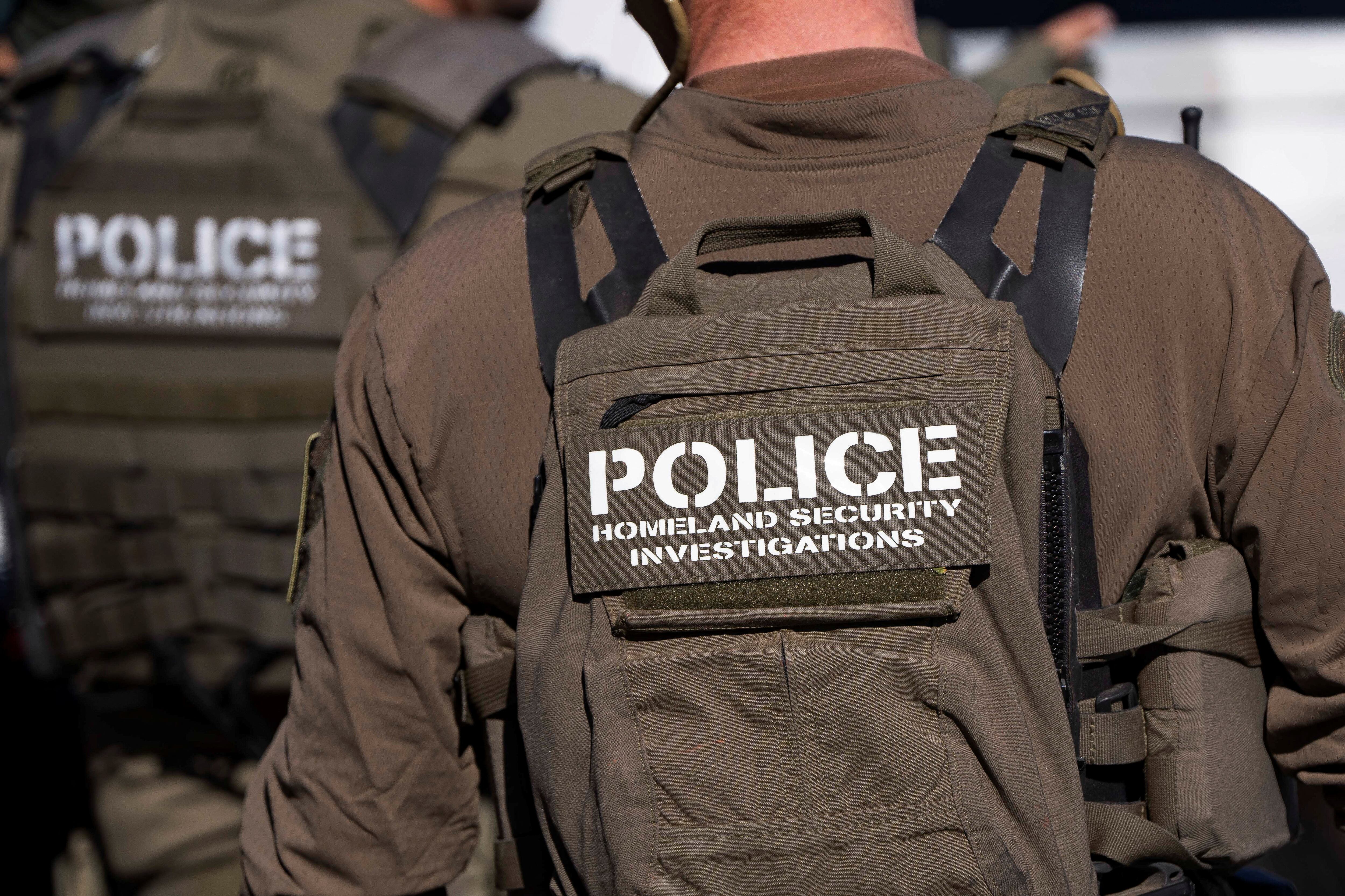 La operación incluyó al Departamento de Seguridad Nacional y la Guardia Nacional de Estados Unidos. (REUTERS/Rebecca Noble)