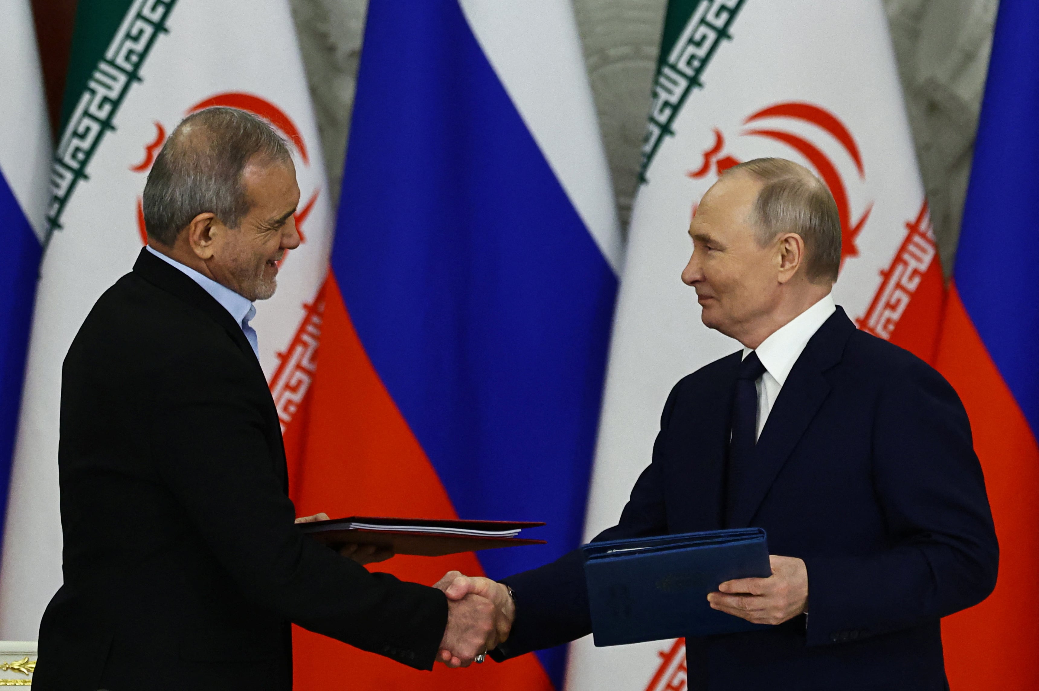 Russian President Vladimir Putin and Iranian President Masoud Pezeshkian attend a documents signing ceremony in Moscow, Russia January 17, 2025. REUTERS/Evgenia Novozhenina/Pool