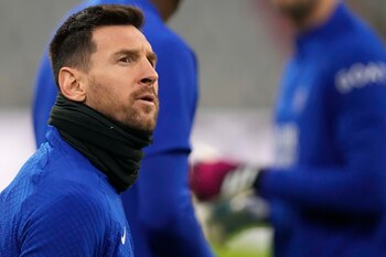 Lionel Messi del Paris Saint-Germain previo a un entrenamiento en Múnich, el martes 7 de marzo de 2023. El PSG enfrentará al Bayern Múnich por los octavos de final de la Liga de Campeones. (AP Foto/Matthias Schrader)