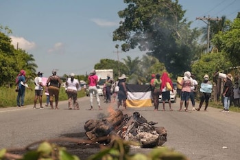Representantes garífunas alertaron sobre desalojos y desplazamiento que ponen en riesgo la posesión de territorios ancestrales. (Cortesía: Contracorriente)