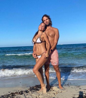 La modelo quedó varada unos