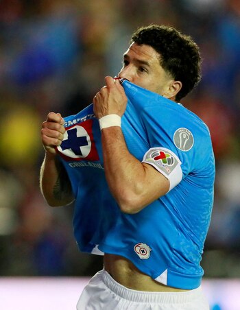 Soccer Football - Liga MX - Semi Finals - Second Leg - Cruz Azul v America - Estadio Ciudad de los Deportes, Mexico City, Mexico - December 8, 2024 Cruz Azul's Ignacio Rivero celebrates scoring their first goal REUTERS/Henry Romero