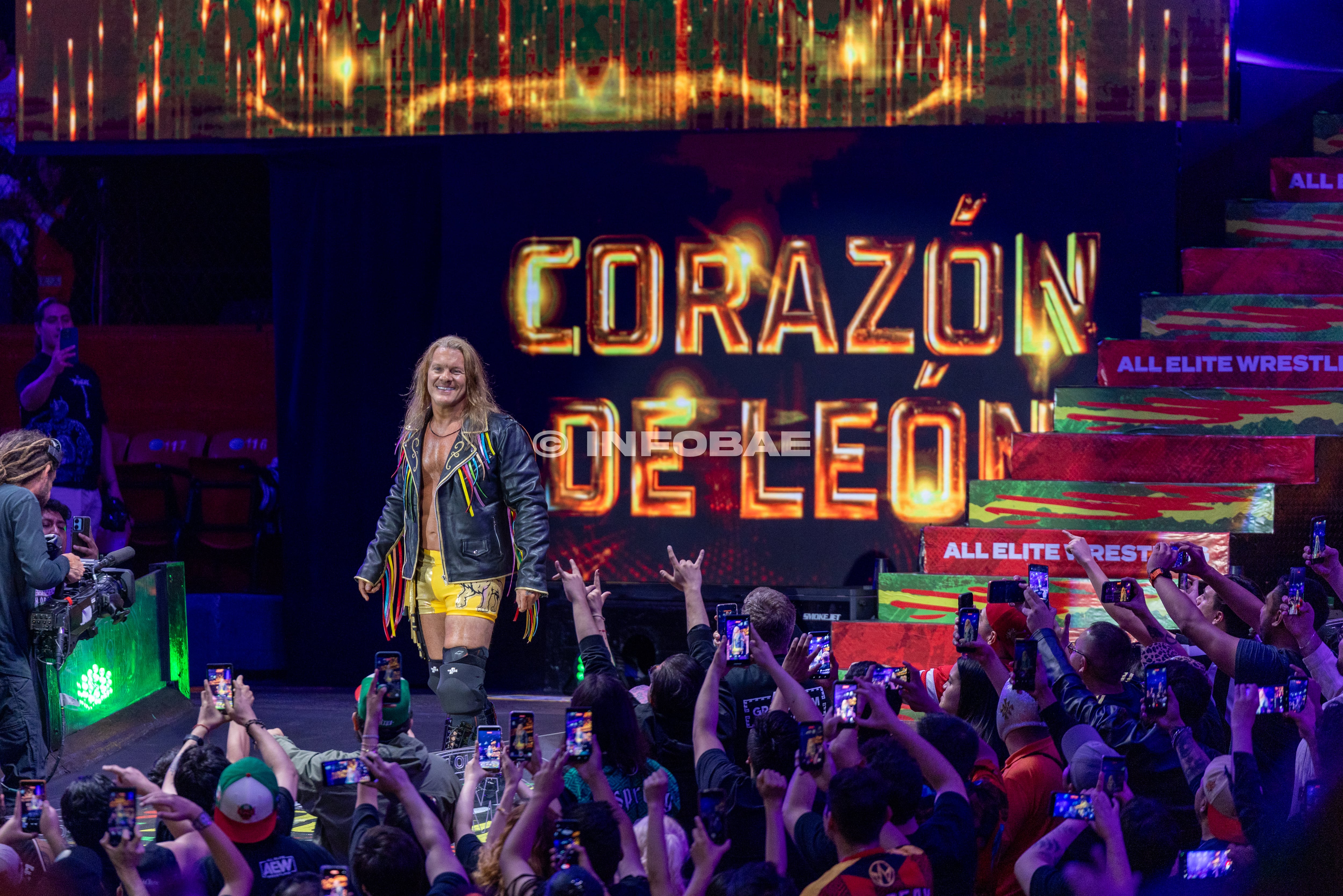 Corazón de León hizo su regreso a la Arena México con su antiguo atuendo y fue ovacionado por el público. (Foto: Jesús Beltrán & Diego Cedrix)