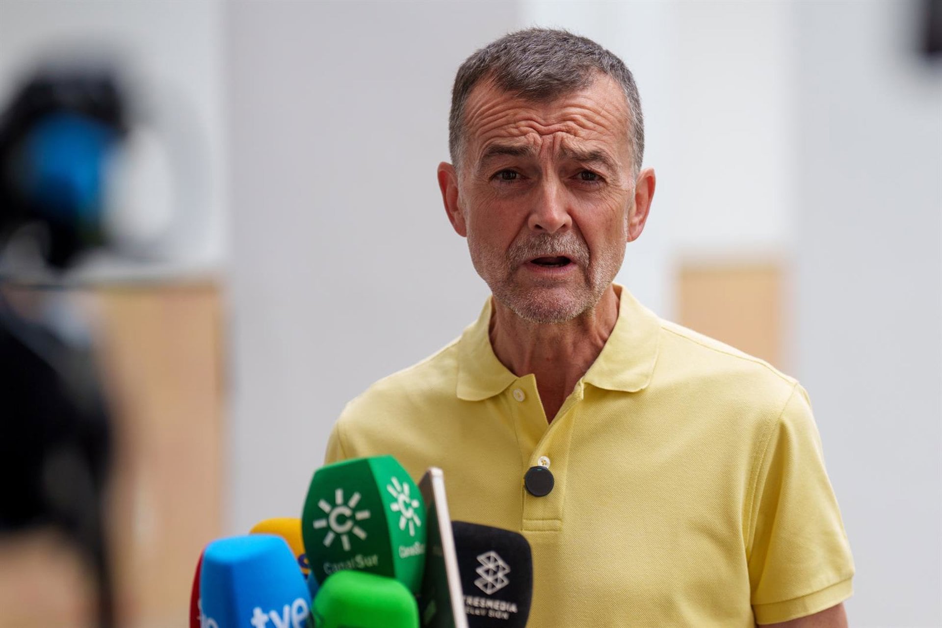 IU pide investigar si cargos del CNI tenían datos sobre planes de entrada masiva en Ceuta y no los pasaron a Interior
