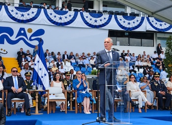 Asfura aseguró que su Gobierno trabaja en educación, salud, empleo, seguridad e infraestructura. (FOTO: Presidencia de Honduras)