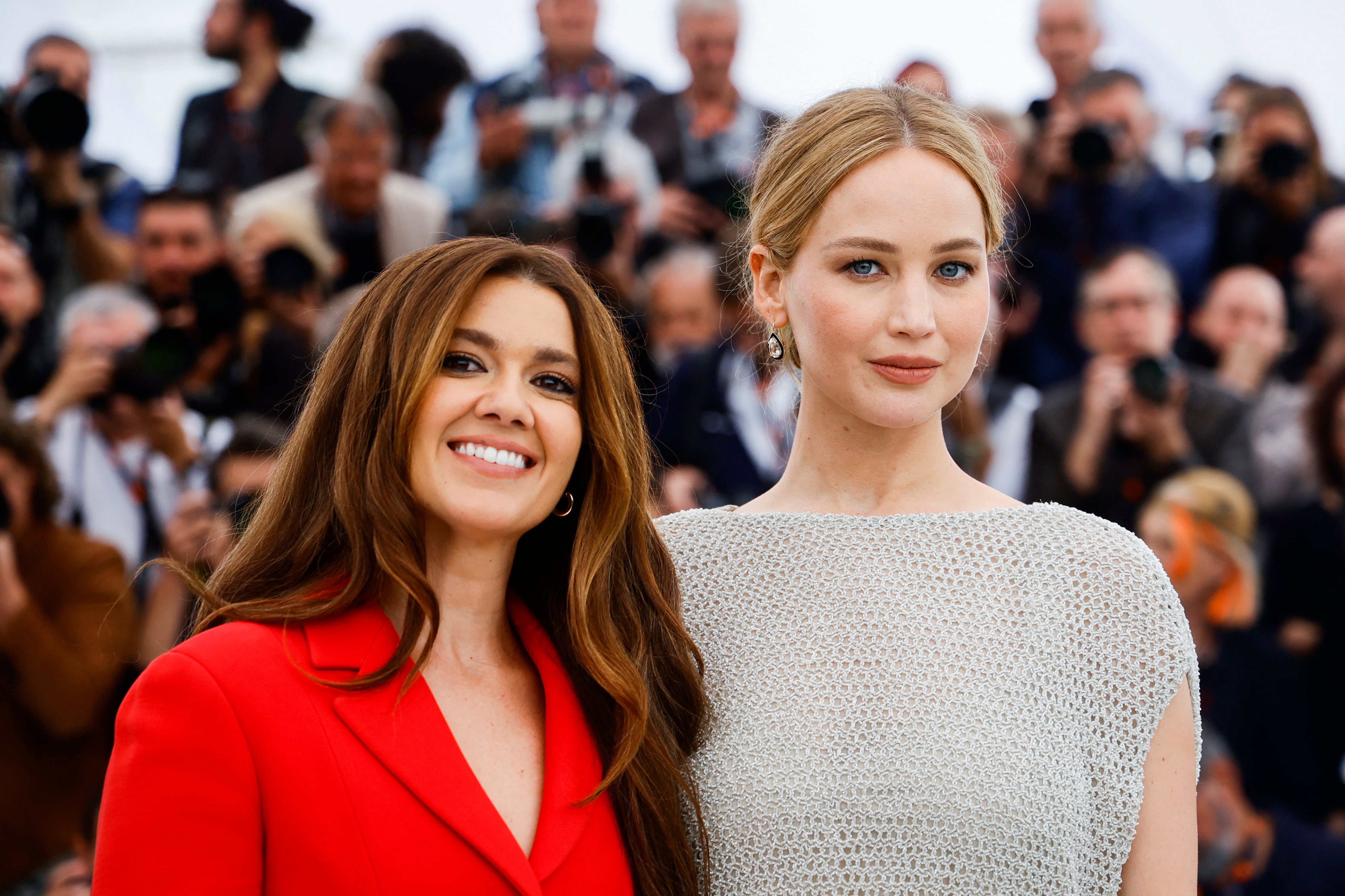 La relación de Lawrence con su socia Justine Ciarrocchi en la productora Excellent Cadaver le permitió mantener autenticidad y fortalecer su carrera (REUTERS)