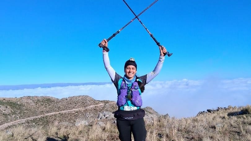 La corredora geselina combina cuatro empleos, la crianza de tres hijos y sesiones matutinas en la sierra para preparar su clasificación a la cita internacional prevista en Suiza durante junio próximo (Basso Marina /trail running)