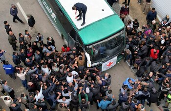 Un dron muestra a un