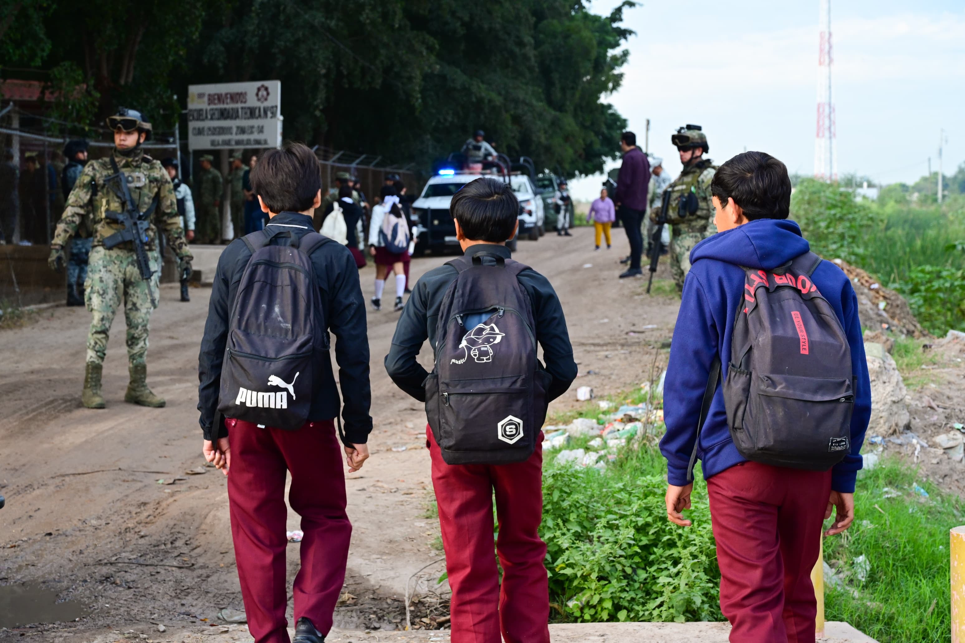 Sinaloa inició el ciclo escolar 2026-2027 en medio de la disputa entre las facciones de Los Chapitos y Los Mayos, que desde septiembre de 2024 ha provocado una ola de violencia en el estado. (Crédito: Secretaría de Seguridad Pública de Sinaloa)
