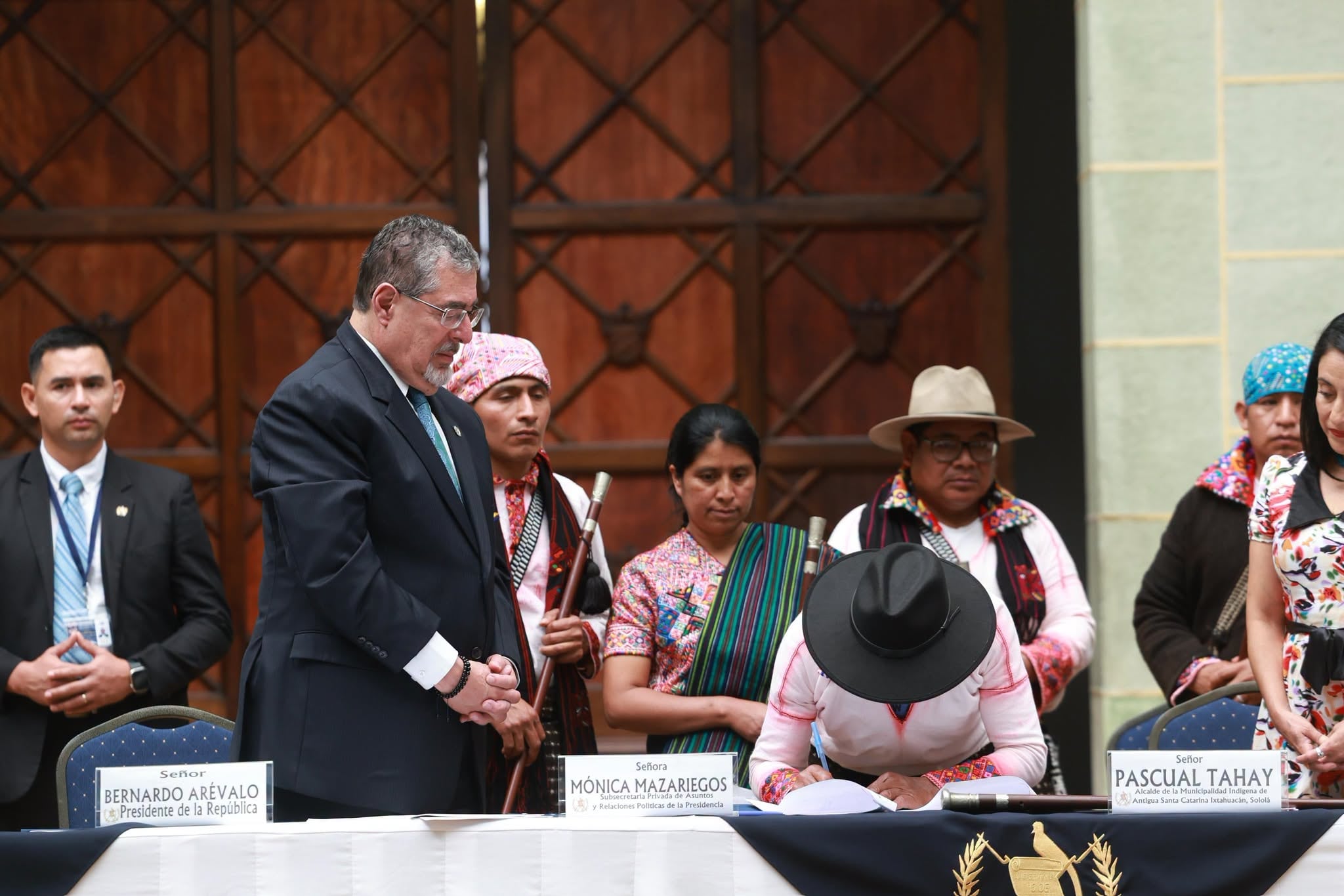 El presidente Arévalo firma agenda territorial con la municipalidad indígena de Santa Catarina Ixtahuacán, con lo cual suma 17 agendas