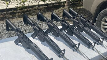 Policía encontró fusiles y miras