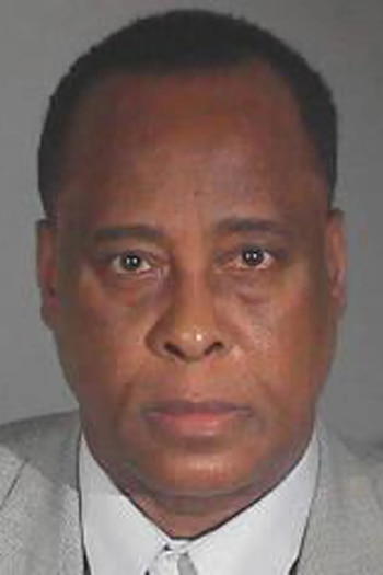 Conrad Murray perdió todas sus licencias médicas pese a ser liberado de prisión. (Departamento del Sheriff del Condado de Los Ángeles/Getty)