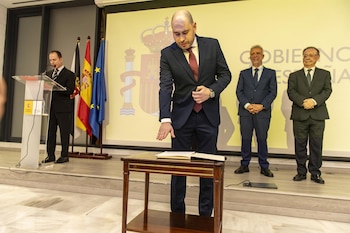 25/02/2026 El ministro de Política Territorial y Memoria Democrática, Ángel Víctor Torres (2d), durante la toma de posesión del nuevo delegado del Gobierno en Ceuta, Miguel Ángel Pérez Triano (c), en la Biblioteca Pública El Morro, a 25 de febrero de 2026, en Ceuta (España). La ceremonia marca el inicio de una nueva etapa para Pérez Triano al frente de la Delegación del Gobierno en la ciudad autónoma que cuenta con el apoyo de Torres para hacerse cargo del puesto.
POLITICA
Antonio Sempere - Europa Press