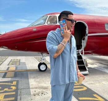Eduin Caz y su avión
