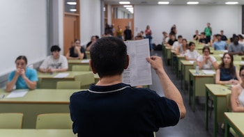 Excesiva burocracia, aulas abarrotadas y