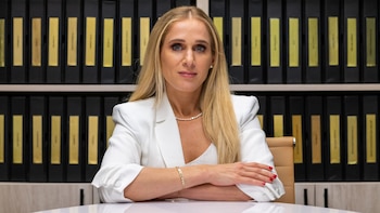 Es argentina, estudió en EE.UU.