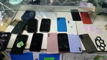 La policía confiscó 14 celulares,