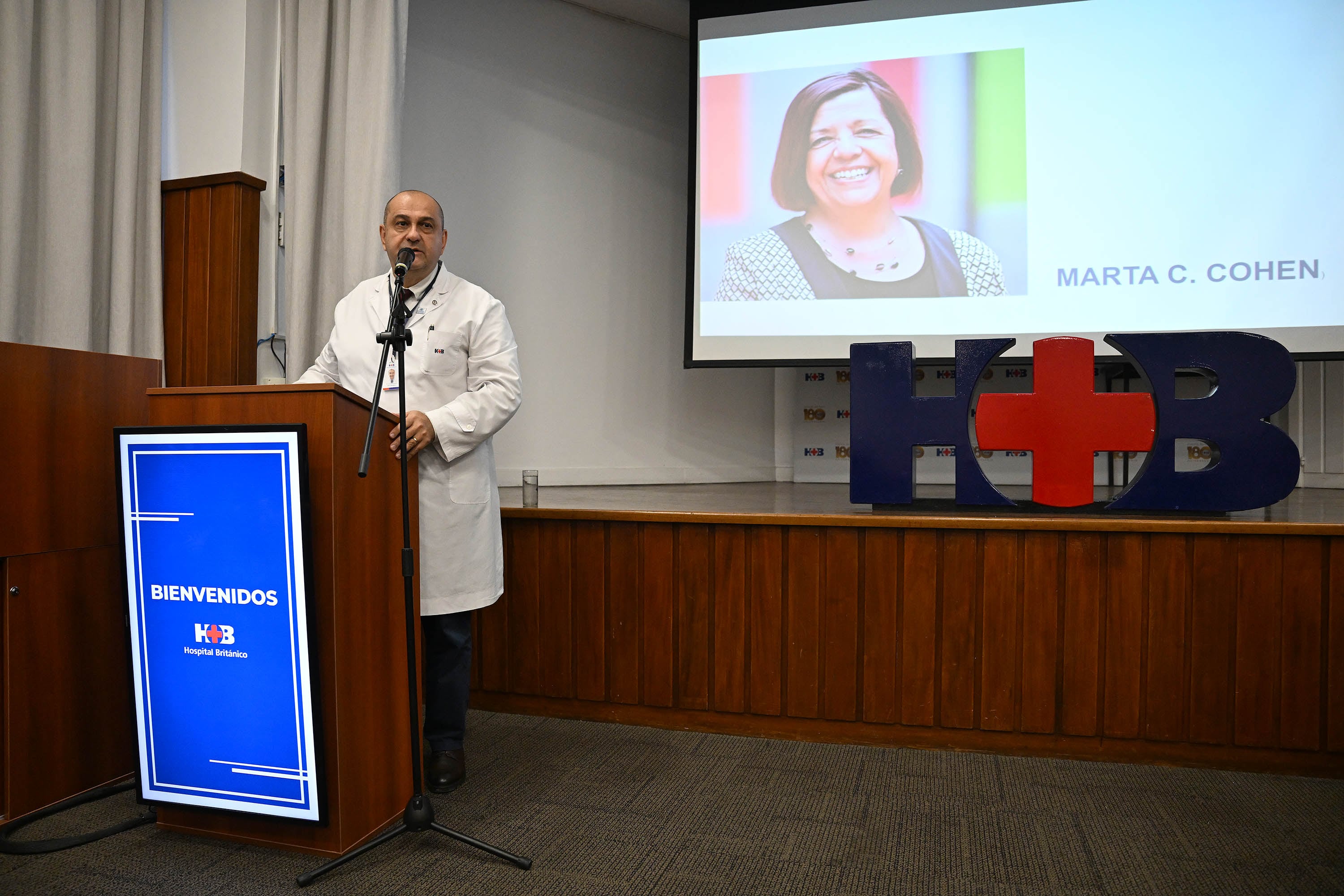 Alejandro Kohn explicó que la Medalla de Honor distingue a quienes han cambiado algo en la salud en Argentina, más allá del plantel del hospital