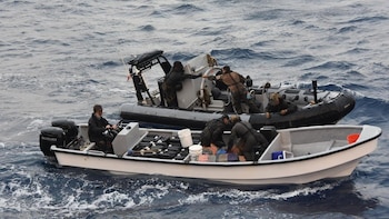 Armadas de Colombia y Francia incautaron más de media tonelada de cocaína en operativo contra el narcotráfico en el Caribe
