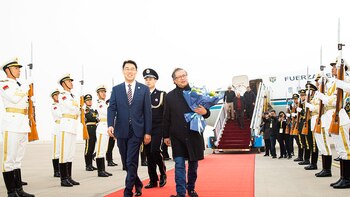 Petro se acerca aún más