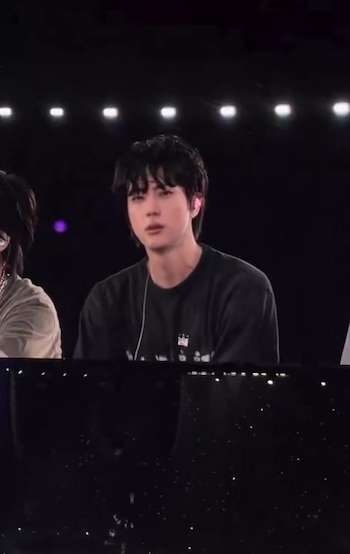BTS en Lima: Jin habla en español y causa furor con inesperada frase durante su concierto en San Marcos. Captura: x.