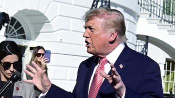 Trump cree que "otra persona" y no Zelenski debería negociar en nombre de Ucrania