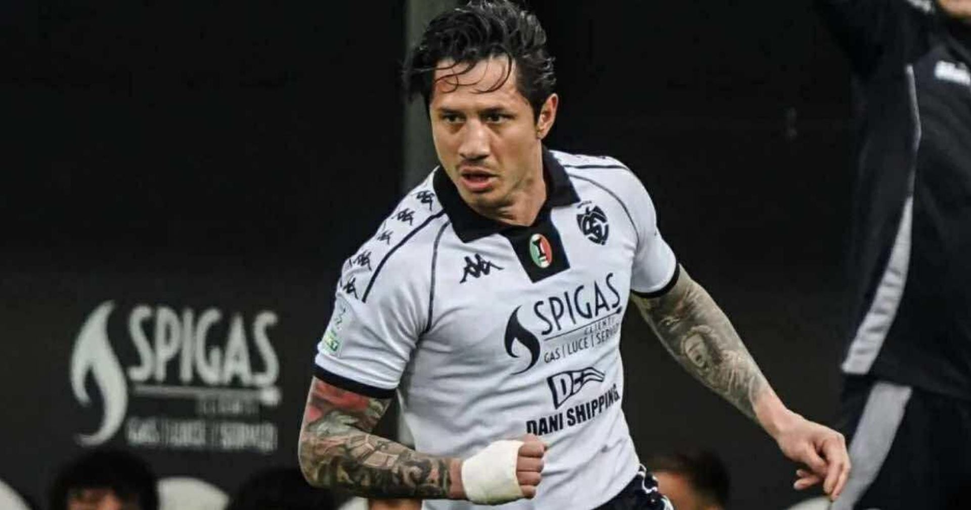Luca D’Angelo respaldó a Lapadula y destacó su rendimiento tras la lesión, asegurando que el delantero peruano está listo para competir por un lugar en el once titular. (Facebook / Spezia Calcio)