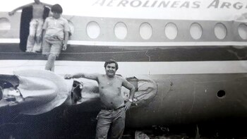 La tragedia de la que todos salieron caminando: el día que un avión de Aerolíneas Argentinas se estrelló en un monte de eucaliptos