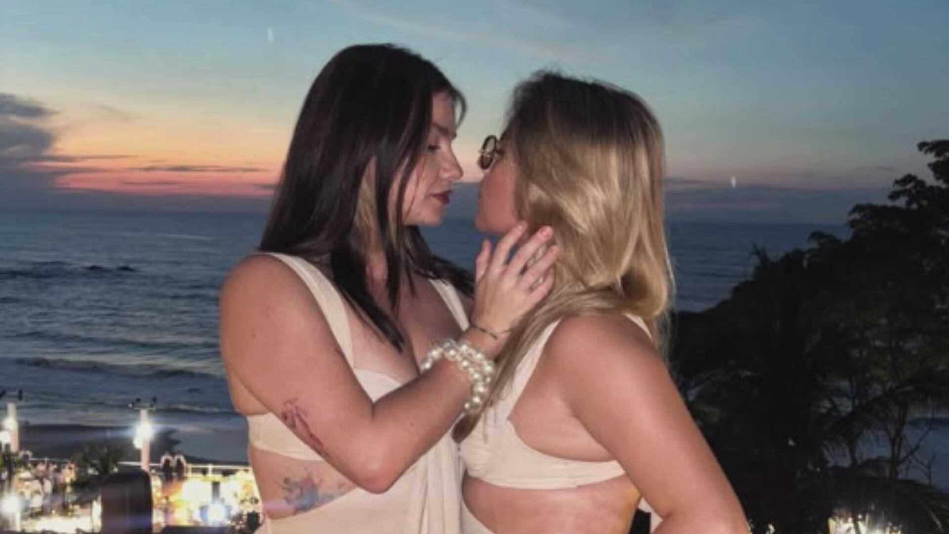 El beso de ‘Beba’ Montes y la mánager de Paty Cantú robaron la atención en la boda de la cantante