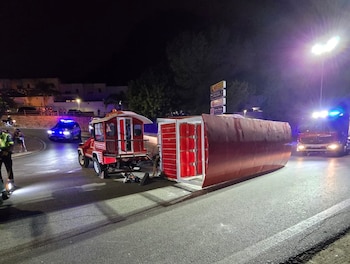 Vagón volcado en Cártama, Málaga. (X/Ayuntamiento de Cártama)