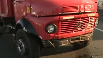 Tras el impacto, el camión