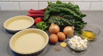 Ingredientes frescos como acelga, cebollas,