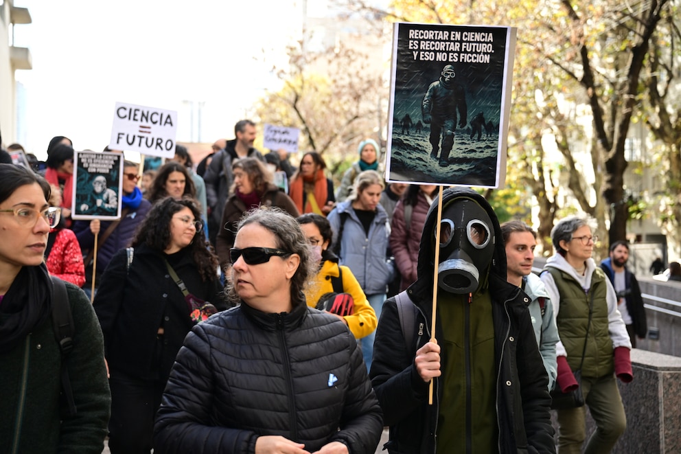 JZY2G56DWBF2XMAXLEO4LAEPYA