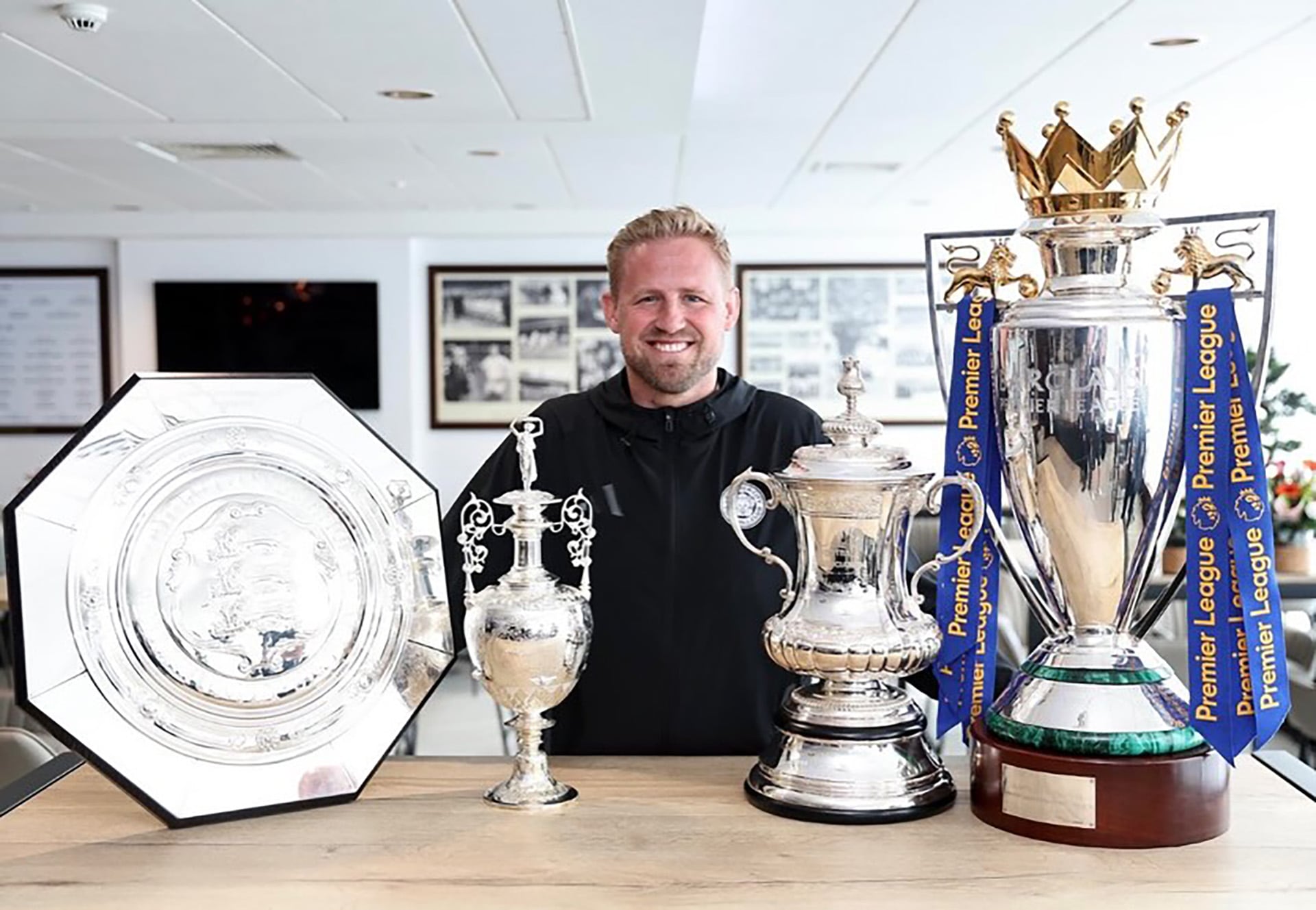 El ex arquero danés Kasper Schmeichel relató que dedica gran parte de su tiempo actual al traslado de sus tres hijos y que se convirtió prácticamente en un