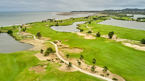 Las autoridades siguen sin presentar un informe oficial respecto al altercado ocurrido cerca del campo de golf, mientras familiares y vecinos exigen el esclarecimiento de los hechos y la responsabilidad correspondiente - crédito Club Karibana/ sitio Web