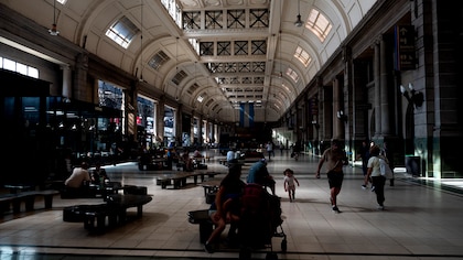 Power Outage Causes: Maintenance, Edesur Blame, Organizational Clashes Aftermath of the blackout in Buenos Aires